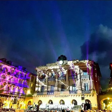 Amplia Con Bano Privado A Pasos De La Playa, En Piso Compartido 홈스테이 *