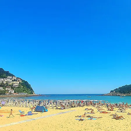 홈스테이 Amplia Con Bano Privado A Pasos De La Playa, En Piso Compartido