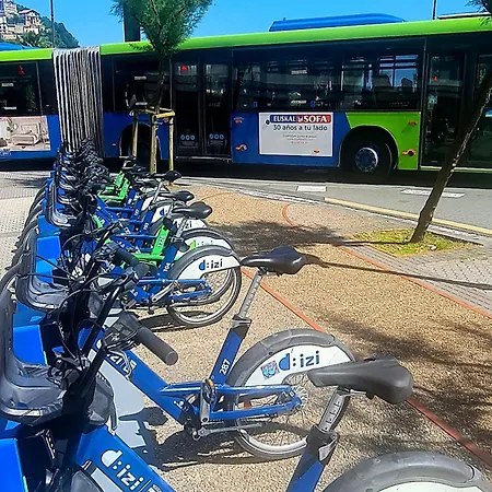 Amplia Con Bano Privado A Pasos De La Playa, En Piso Compartido 산세바스티안
