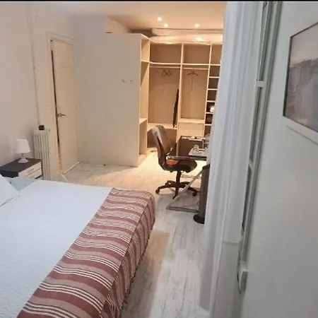 Habitación en casa particular Amplia Con Bano Privado A Pasos De La Playa *