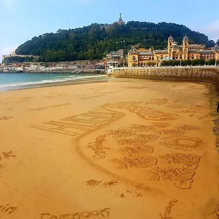 Amplia Con Bano Privado A Pasos De La Playa, En Piso Compartido Homestay *