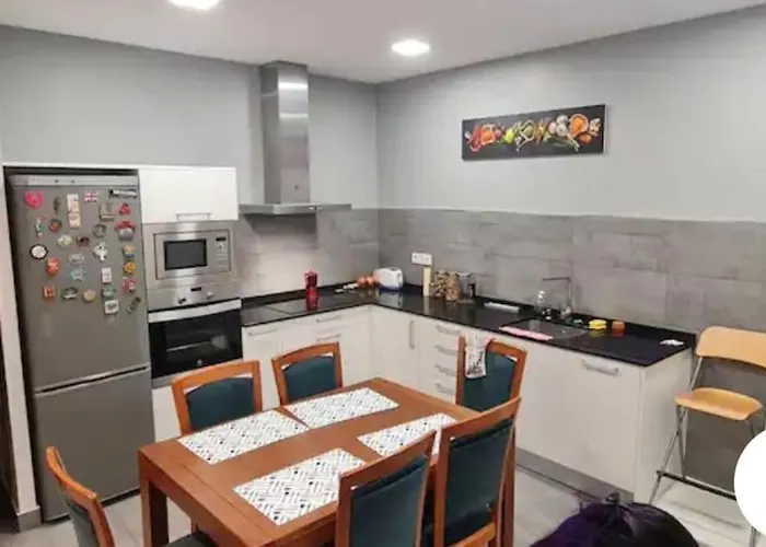 Habitación Amplia Con Baño Privado A Pasos De La Playa, En Piso Compartido * San Sebastián