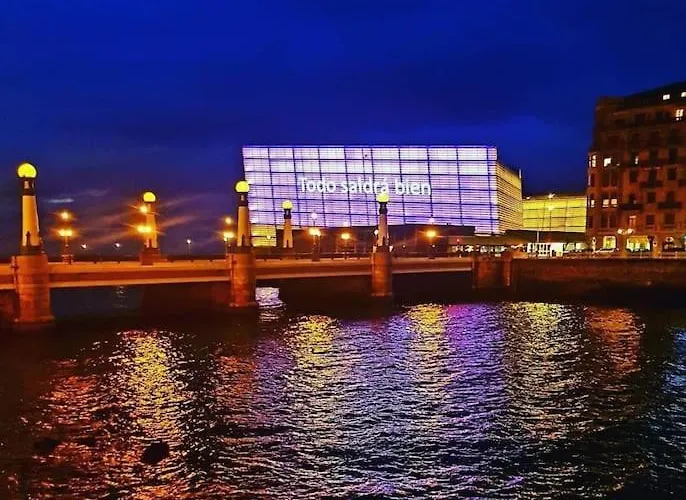 Amplia Con Bano Privado A Pasos De La Playa, En Piso Compartido San Sebastián