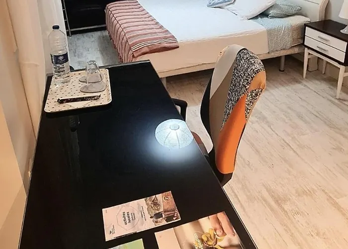 Habitación Amplia Con Baño Privado A Pasos De La Playa, En Piso Compartido