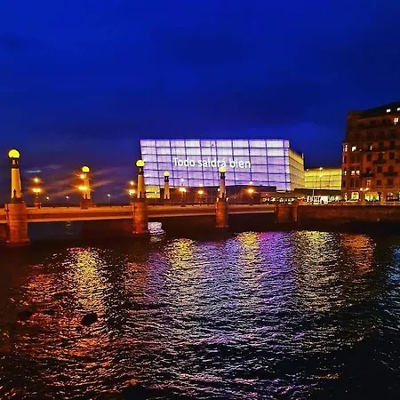 Amplia Con Bano Privado A Pasos De La Playa, En Piso Compartido Сан-Себастьян