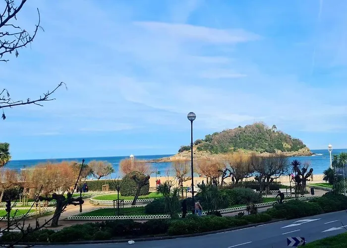 Homestay Amplia Con Bano Privado A Pasos De La Playa, En Piso Compartido