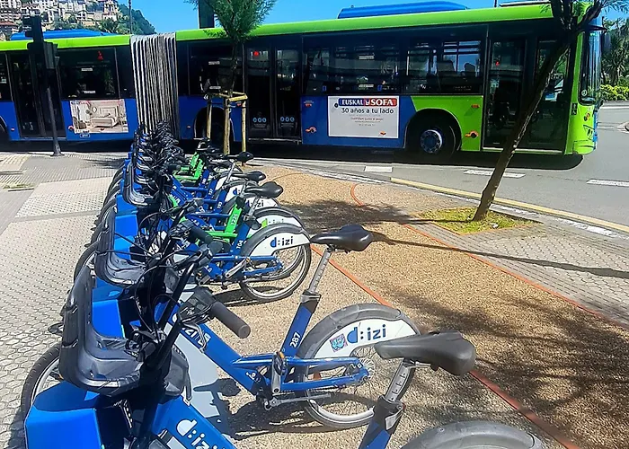 Amplia Con Bano Privado A Pasos De La Playa, En Piso Compartido San Sebastian
